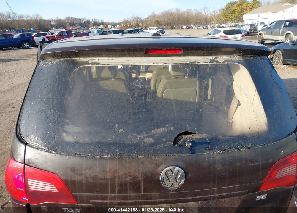 2010 VOLKSWAGEN ROUTAN SE VIN: 2V4RW3D10AR323312