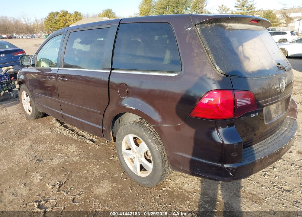 2010 VOLKSWAGEN ROUTAN SE VIN: 2V4RW3D10AR323312