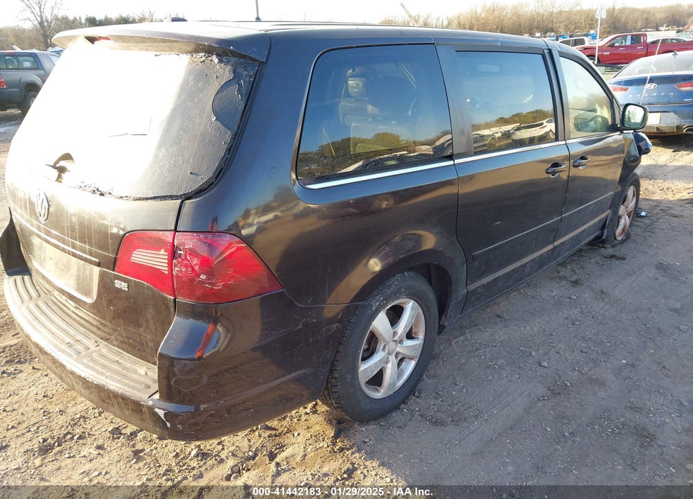 2010 VOLKSWAGEN ROUTAN SE VIN: 2V4RW3D10AR323312