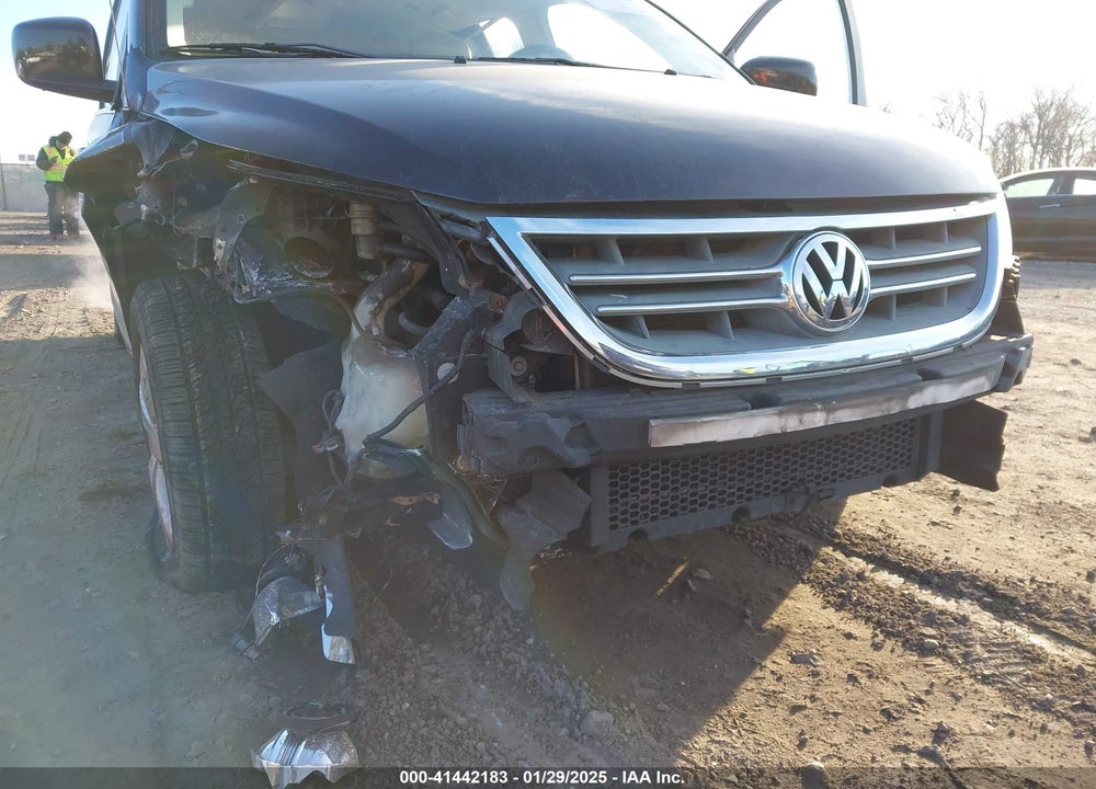 2010 VOLKSWAGEN ROUTAN SE VIN: 2V4RW3D10AR323312