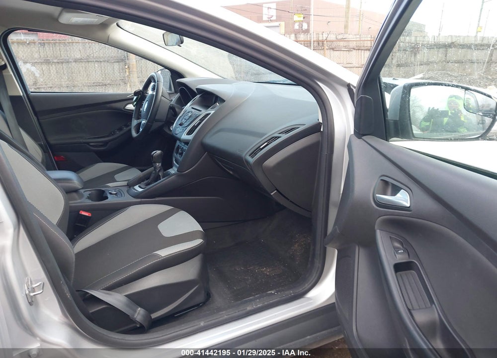 2014 FORD FOCUS VIN: 1FADP3K25EL195070