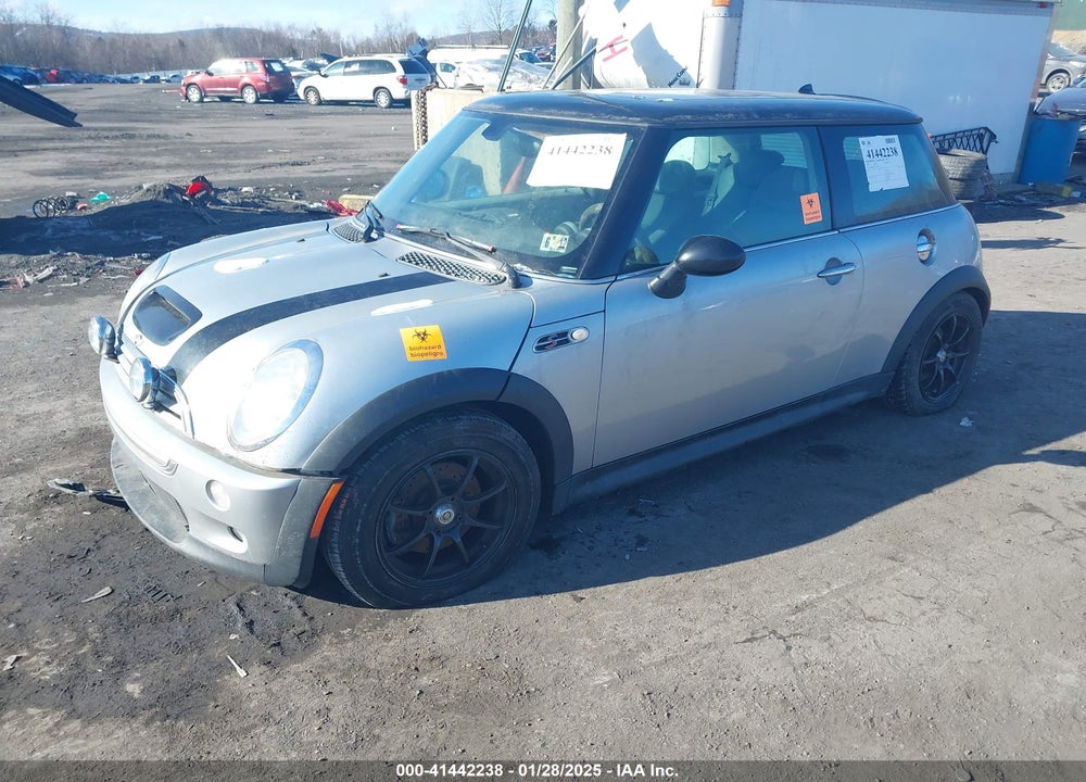 2003 MINI COOPER S VIN: WMWRE334X3TD64065