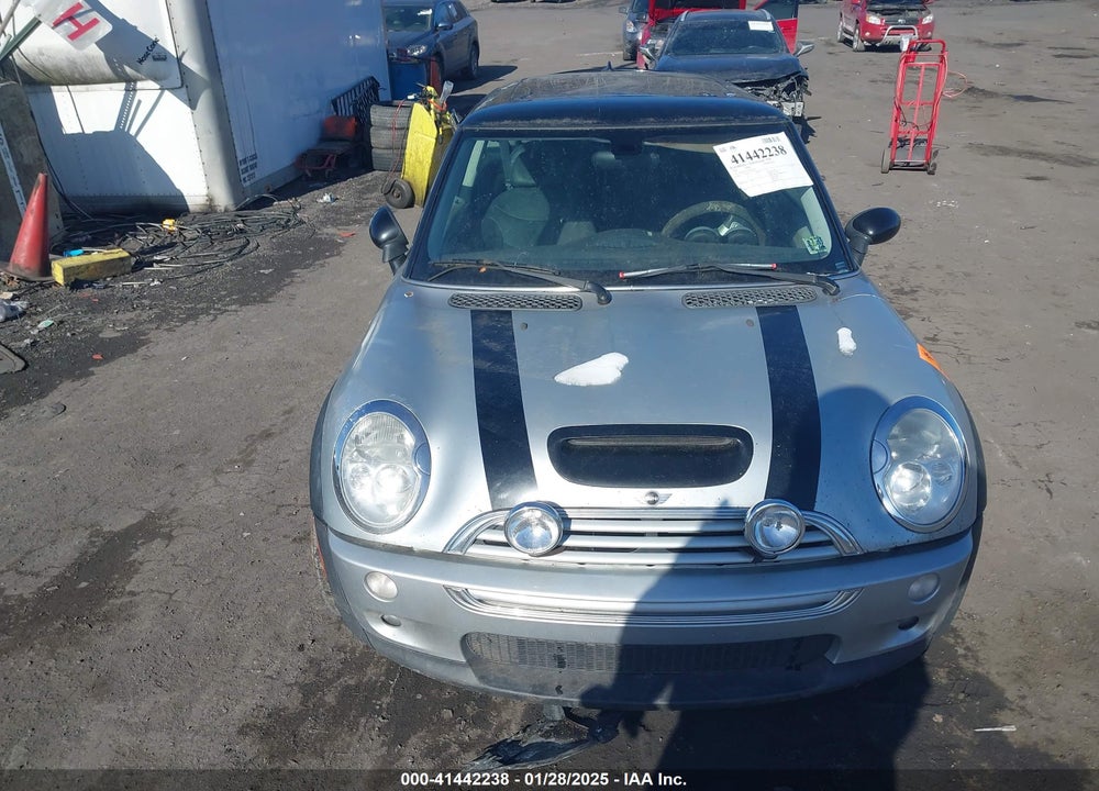 2003 MINI COOPER S VIN: WMWRE334X3TD64065