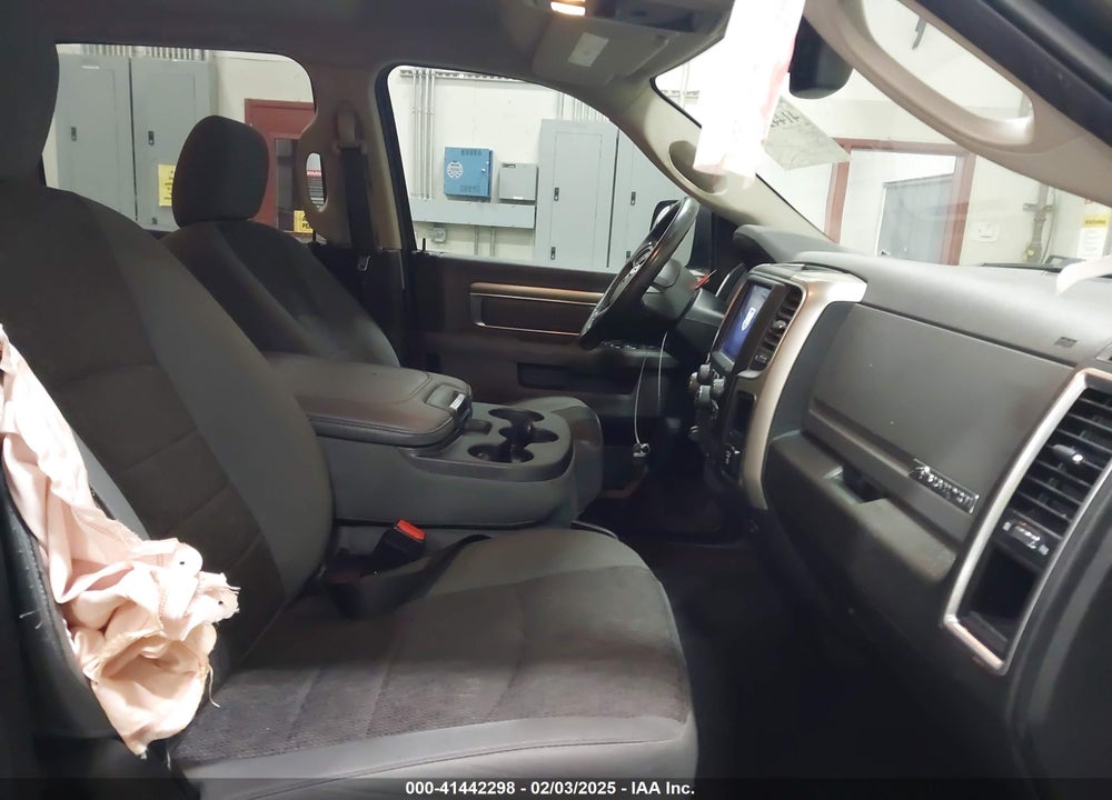 2018 RAM 1500 VIN: 1C6RR7TT5JS186157