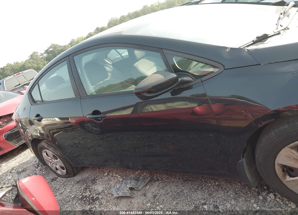 2017 KIA FORTE VIN: 3KPFK4A70HE032926