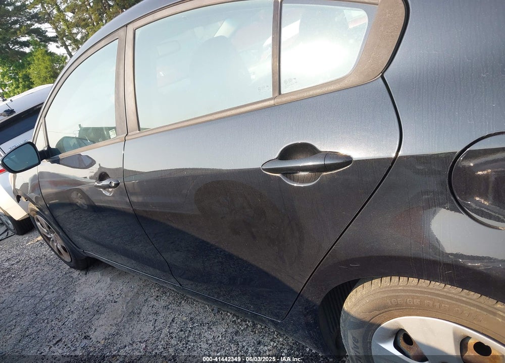 2017 KIA FORTE VIN: 3KPFK4A70HE032926