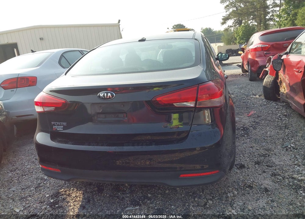 2017 KIA FORTE VIN: 3KPFK4A70HE032926