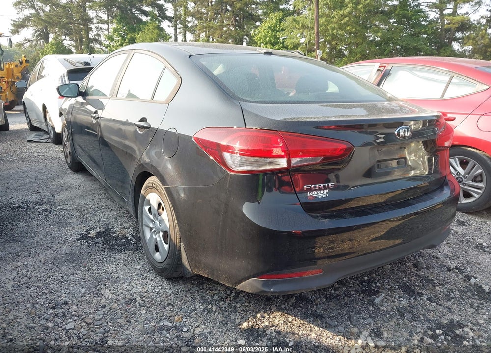 2017 KIA FORTE VIN: 3KPFK4A70HE032926