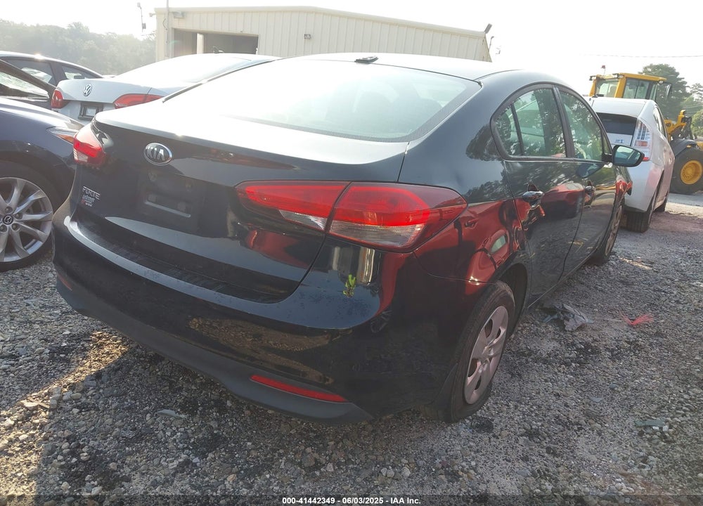 2017 KIA FORTE VIN: 3KPFK4A70HE032926