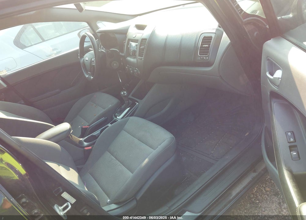 2017 KIA FORTE VIN: 3KPFK4A70HE032926