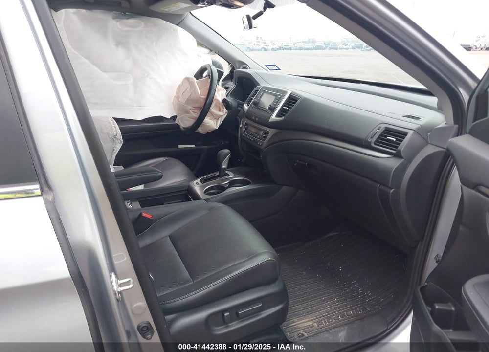 2019 HONDA RIDGELINE VIN: 5FPYK2F55KB004066