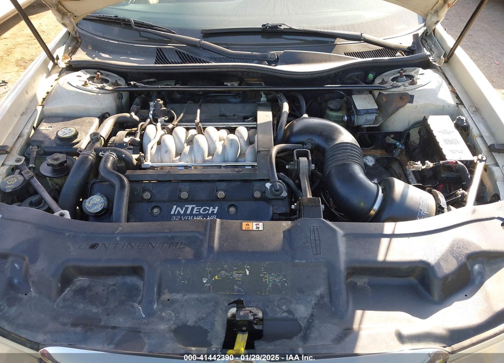 2002 LINCOLN CONTINENTAL VIN: 1LNHM97V22Y672557