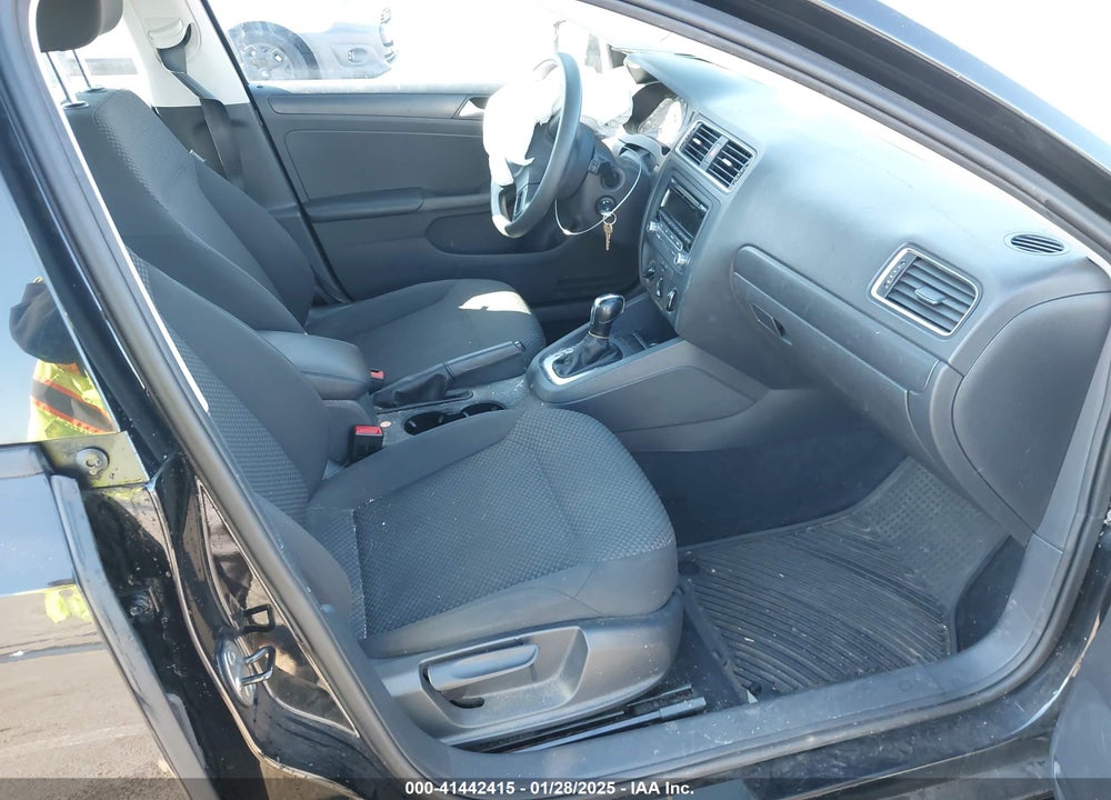 2013 VOLKSWAGEN JETTA VIN: 3VW2K7AJXDM296048