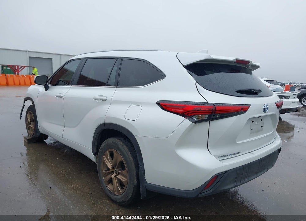 2023 TOYOTA HIGHLANDER HYBRID XLE BRONZE VIN: 5TDAARAH7PS519564