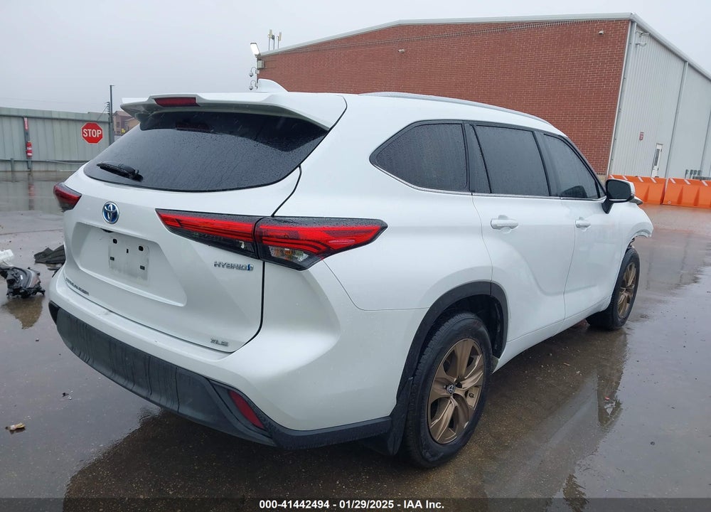 2023 TOYOTA HIGHLANDER HYBRID XLE BRONZE VIN: 5TDAARAH7PS519564