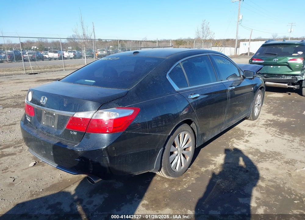 2015 HONDA ACCORD VIN: 1HGCR3F88FA033835