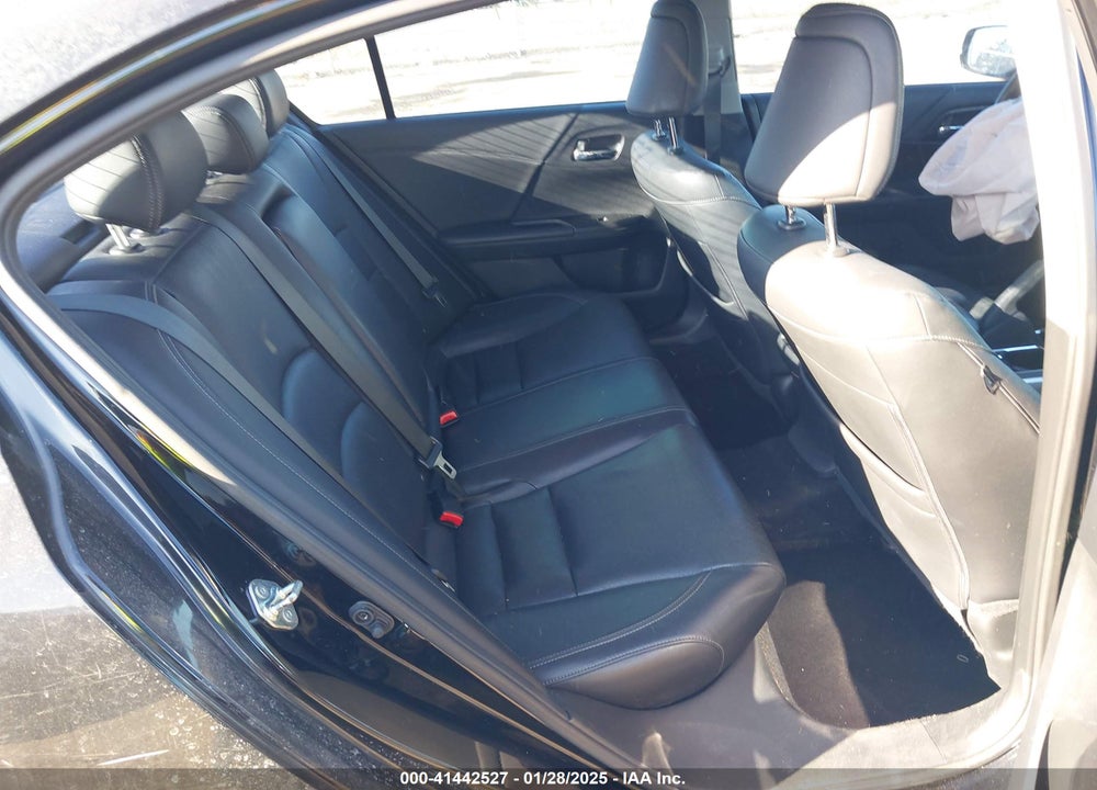 2015 HONDA ACCORD VIN: 1HGCR3F88FA033835