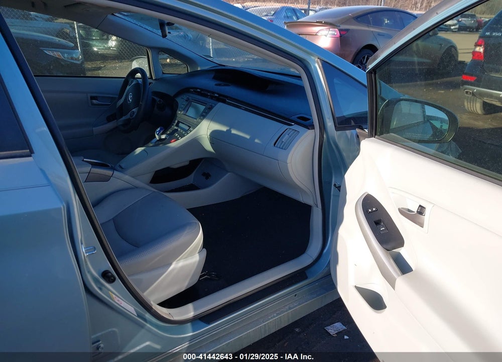 2014 TOYOTA PRIUS TWO VIN: JTDKN3DUXE1770295