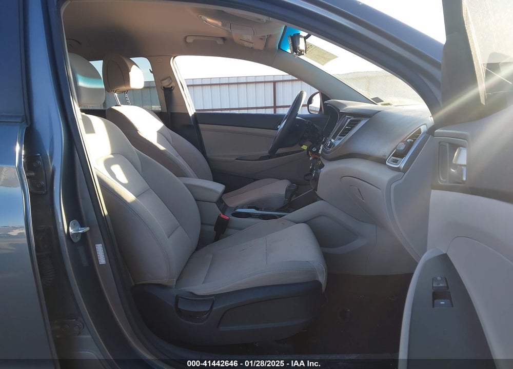 2018 HYUNDAI TUCSON VIN: KM8J33A48JU691475