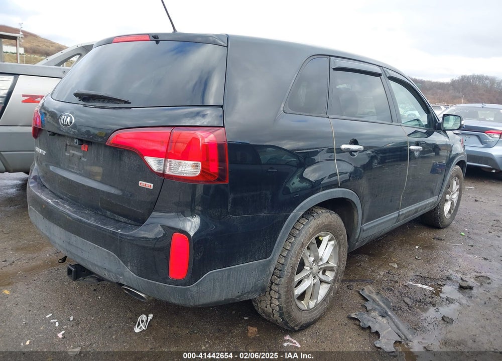 2014 KIA SORENTO LX VIN: 5XYKT3A65EG426725