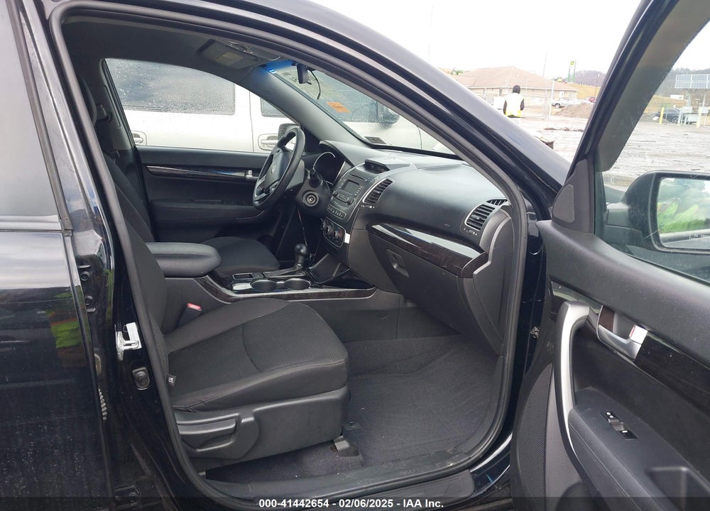 2014 KIA SORENTO LX VIN: 5XYKT3A65EG426725