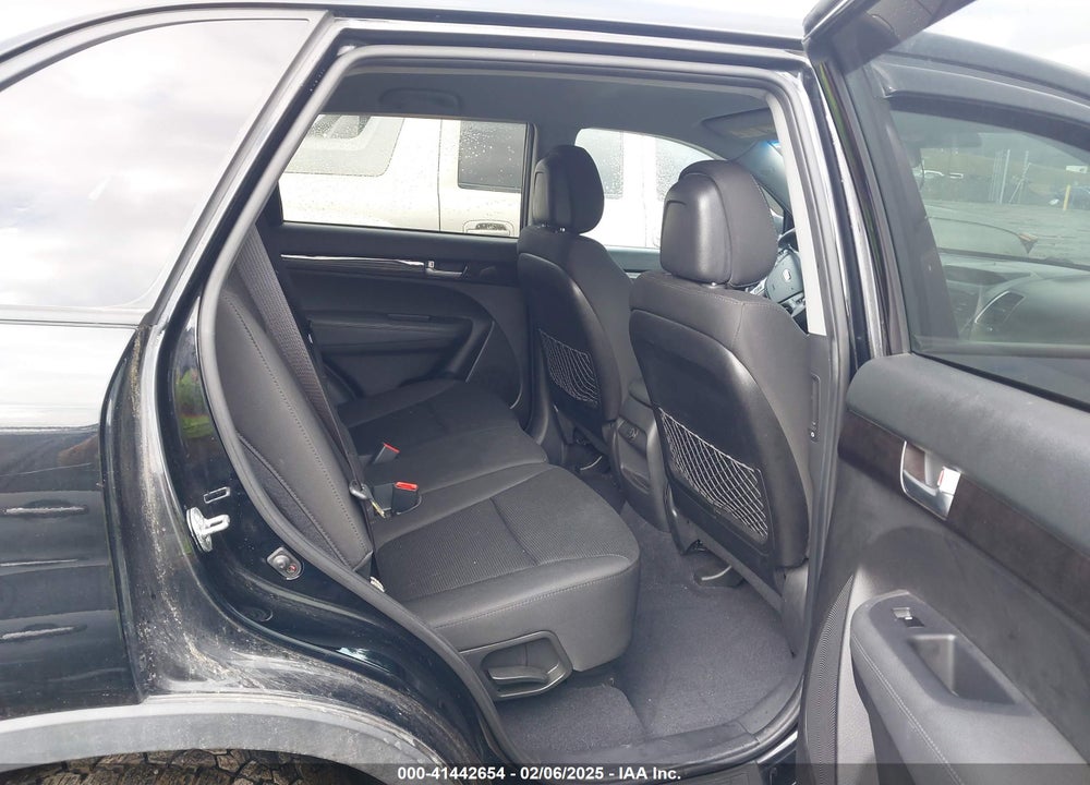 2014 KIA SORENTO LX VIN: 5XYKT3A65EG426725
