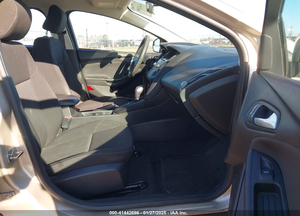2017 FORD FOCUS VIN: 1FADP3F29HL304581