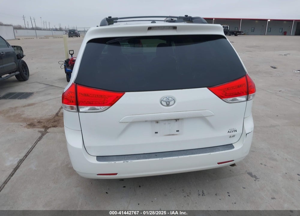 2011 TOYOTA SIENNA LE V6 VIN: 5TDKK3DC3BS060783
