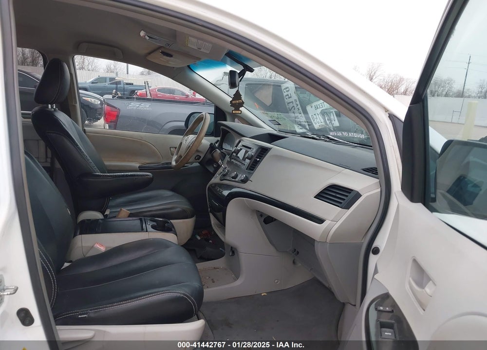 2011 TOYOTA SIENNA LE V6 VIN: 5TDKK3DC3BS060783