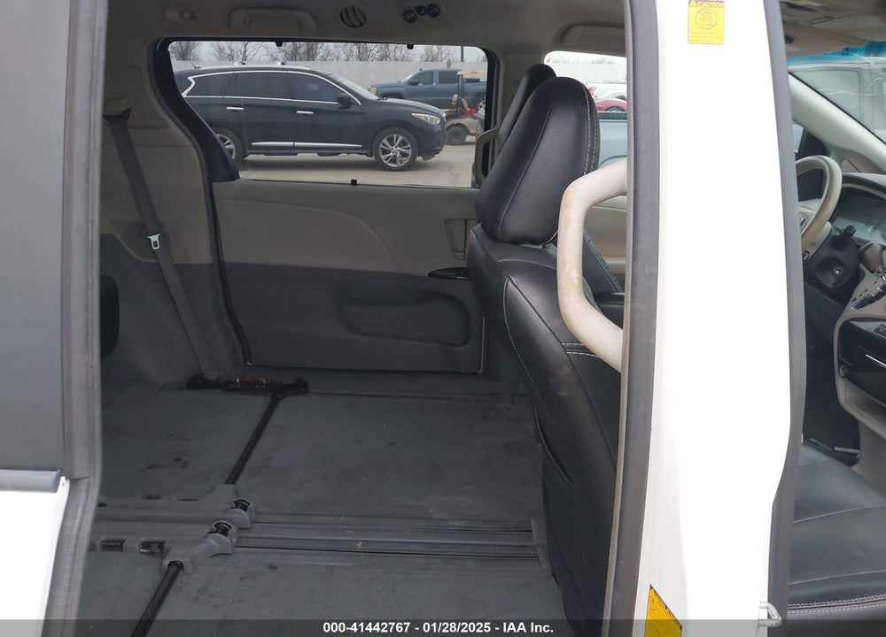 2011 TOYOTA SIENNA LE V6 VIN: 5TDKK3DC3BS060783