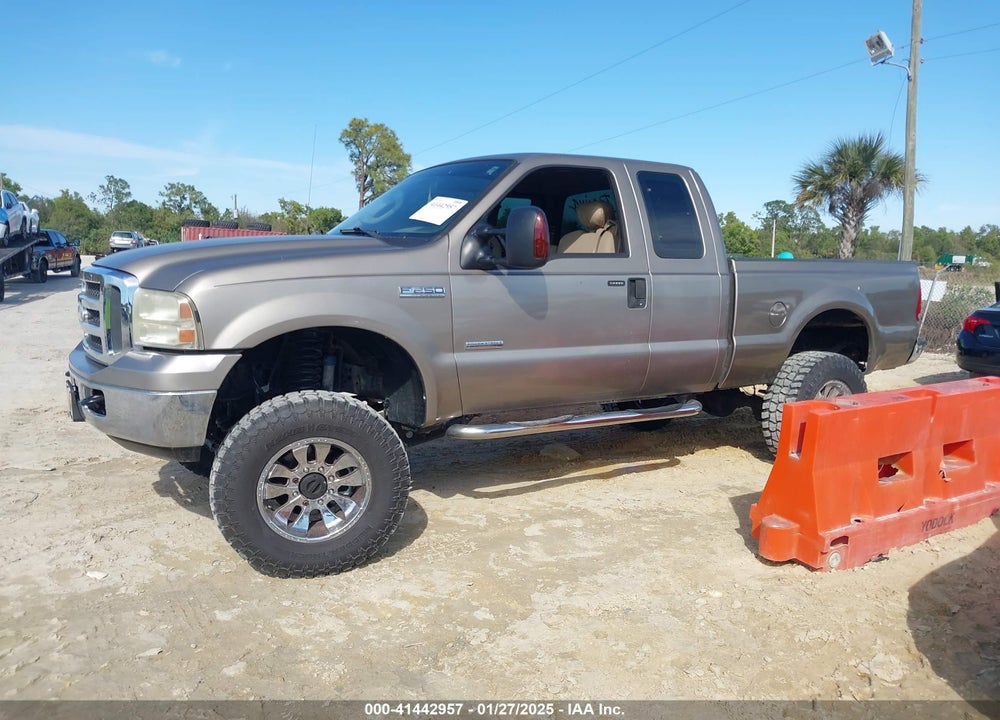 2005 FORD F-250 VIN: 1FTSX21P05EA30170