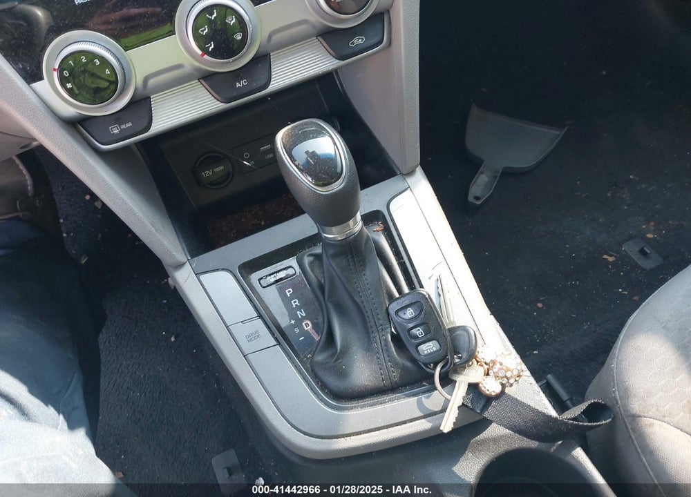 2019 HYUNDAI ELANTRA SEL VIN: 5NPD84LF6KH496185