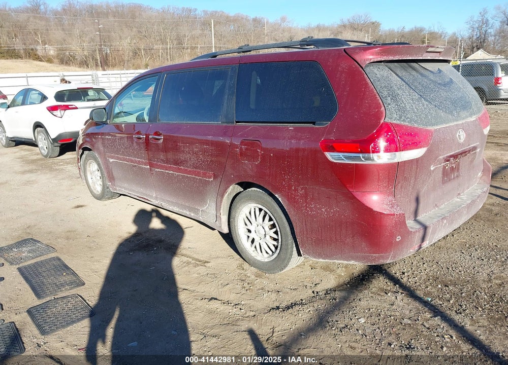 2011 TOYOTA SIENNA XLE V6 VIN: 5TDYK3DC4BS048779