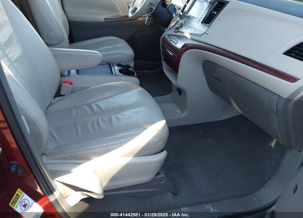 2011 TOYOTA SIENNA XLE V6 VIN: 5TDYK3DC4BS048779