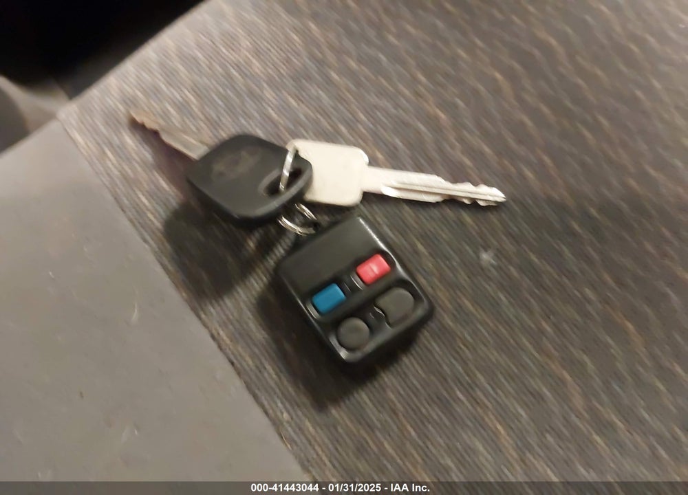 2001 FORD FOCUS SE VIN: 1FAFP34P71W229472