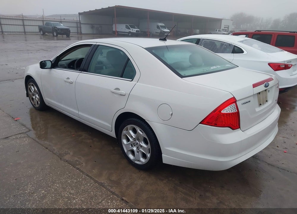 2011 FORD FUSION VIN: 3FAHP0HA2BR123660