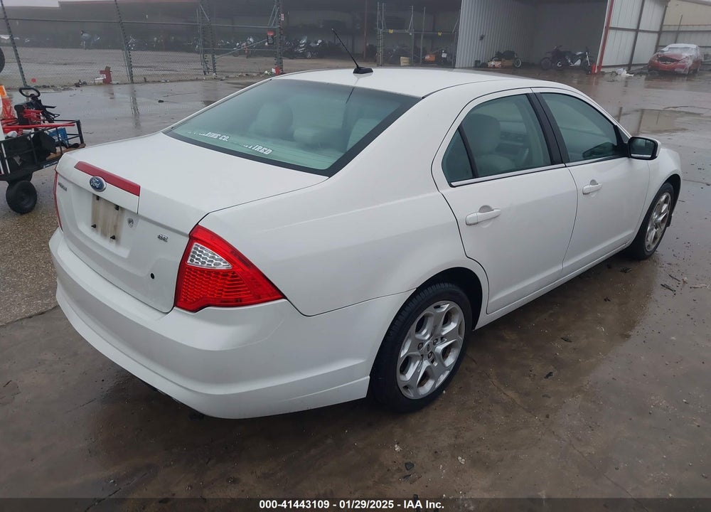 2011 FORD FUSION VIN: 3FAHP0HA2BR123660