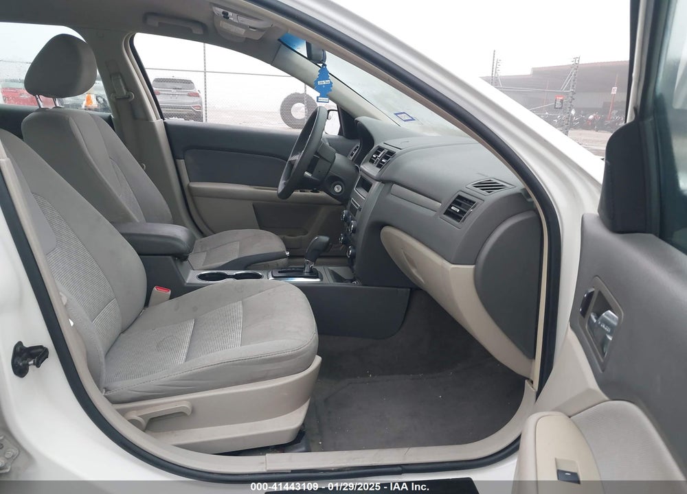 2011 FORD FUSION VIN: 3FAHP0HA2BR123660