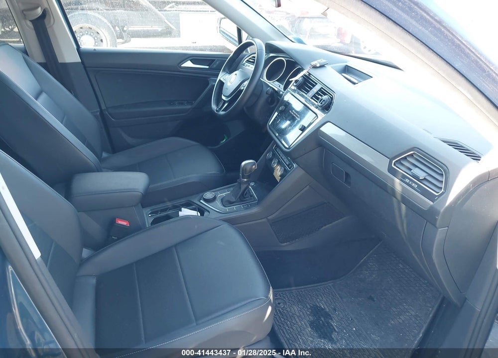 2019 VOLKSWAGEN TIGUAN 2.0T SE/2.0T SEL/2.0T SEL R-LINE/2.0T SEL R-LINE BLACK VIN: 3VV2B7AX3KM170832