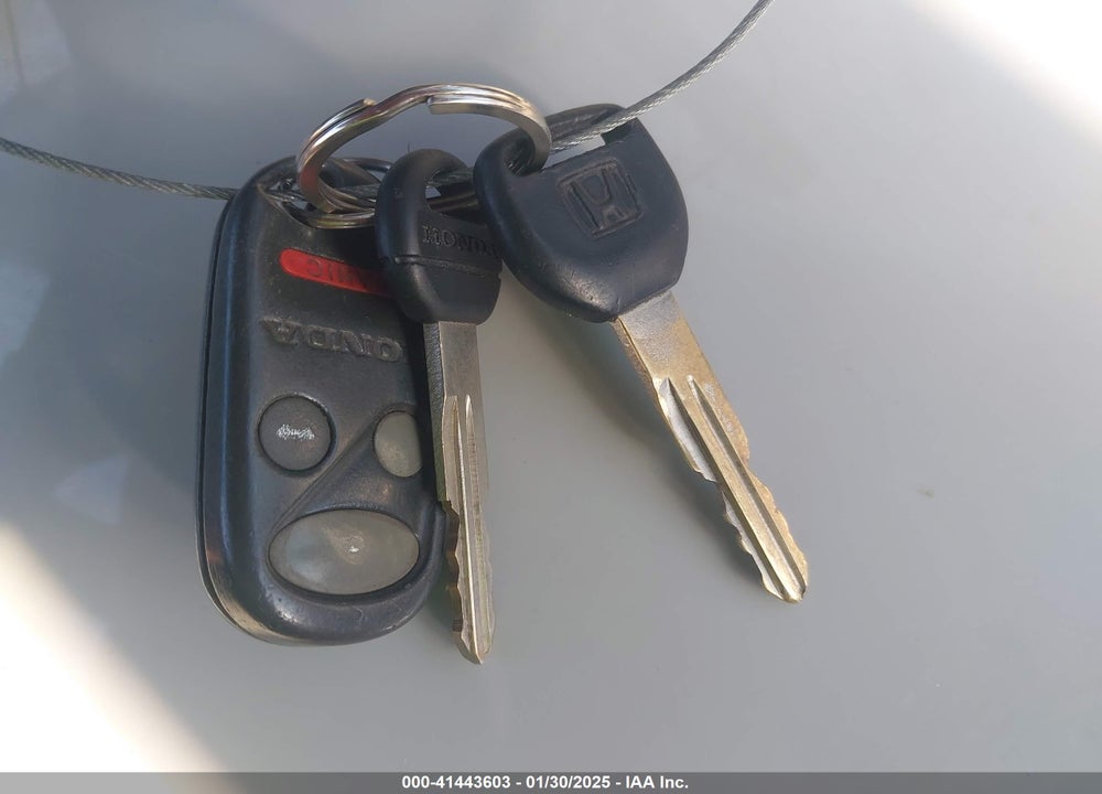 2000 HONDA CR-V VIN: JHLRD1869YC009867