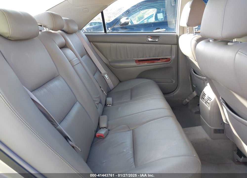 2005 TOYOTA CAMRY XLE V6 VIN: 4T1BF30K25U592605