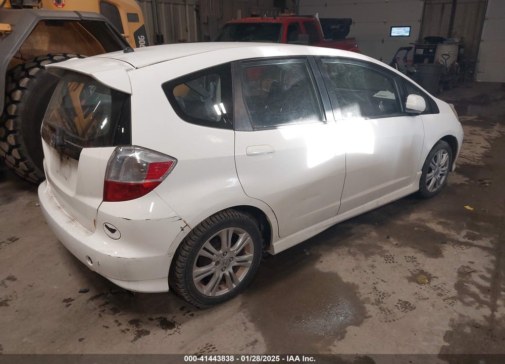 2010 HONDA FIT VIN: JHMGE8H43AC011448