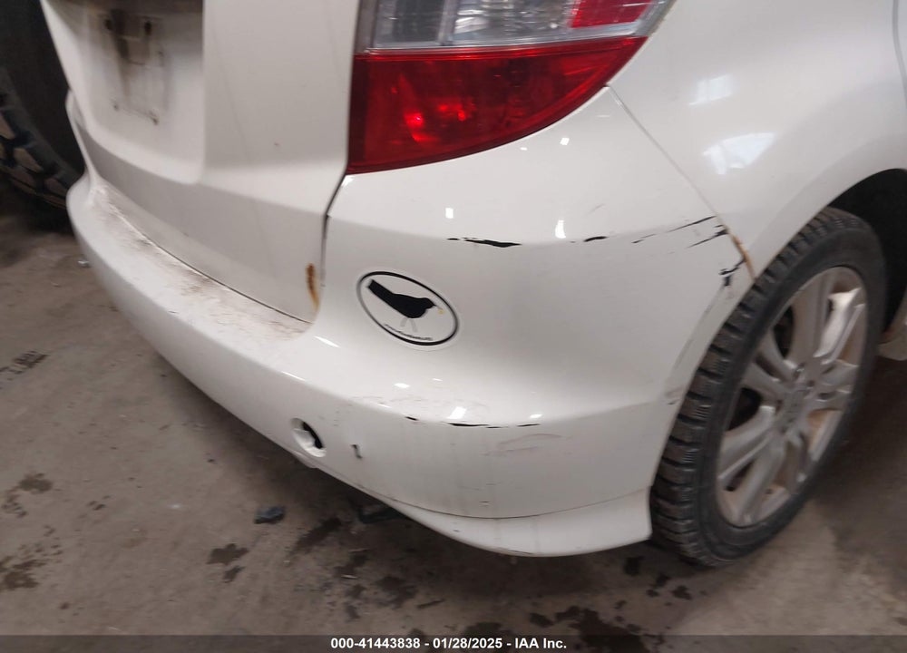 2010 HONDA FIT VIN: JHMGE8H43AC011448