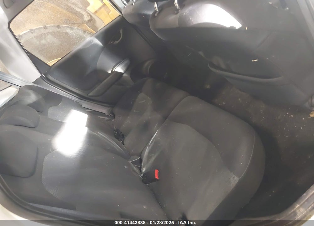 2010 HONDA FIT VIN: JHMGE8H43AC011448