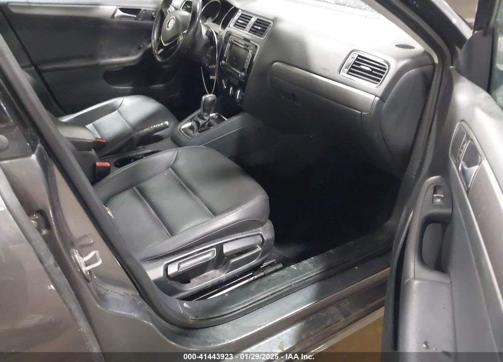 2015 VOLKSWAGEN JETTA 2.0L TDI SE VIN: 3VWLA7AJ5FM420690