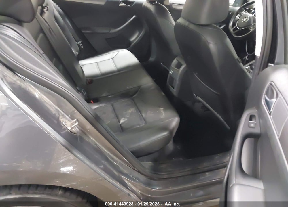 2015 VOLKSWAGEN JETTA 2.0L TDI SE VIN: 3VWLA7AJ5FM420690