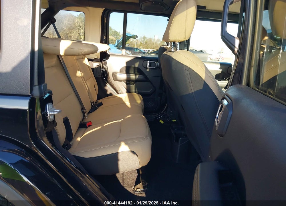 2018 JEEP WRANGLER UNLIMITED SAHARA 4X4 VIN: 1C4HJXEG6JW115098