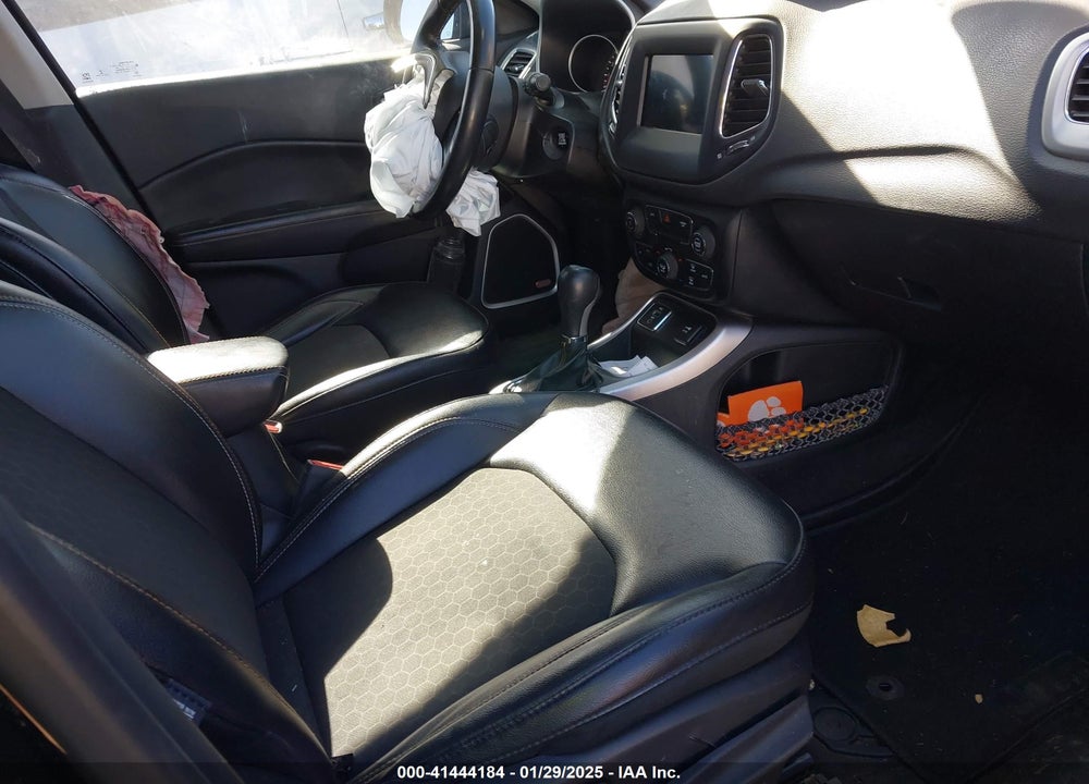 2018 JEEP COMPASS LATITUDE FWD VIN: 3C4NJCBB4JT194426