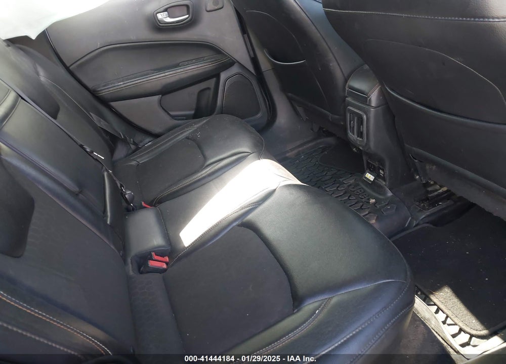 2018 JEEP COMPASS LATITUDE FWD VIN: 3C4NJCBB4JT194426