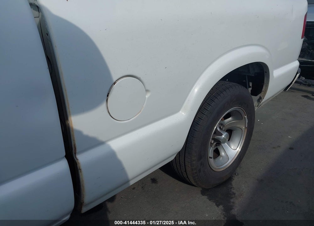 2001 CHEVROLET S-10 LS VIN: 1GCCS19W118230413